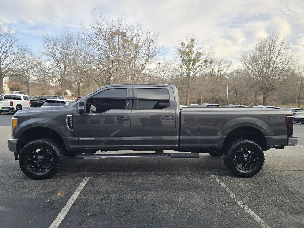 2017 Ford Super Duty F-350 SRW Lariat