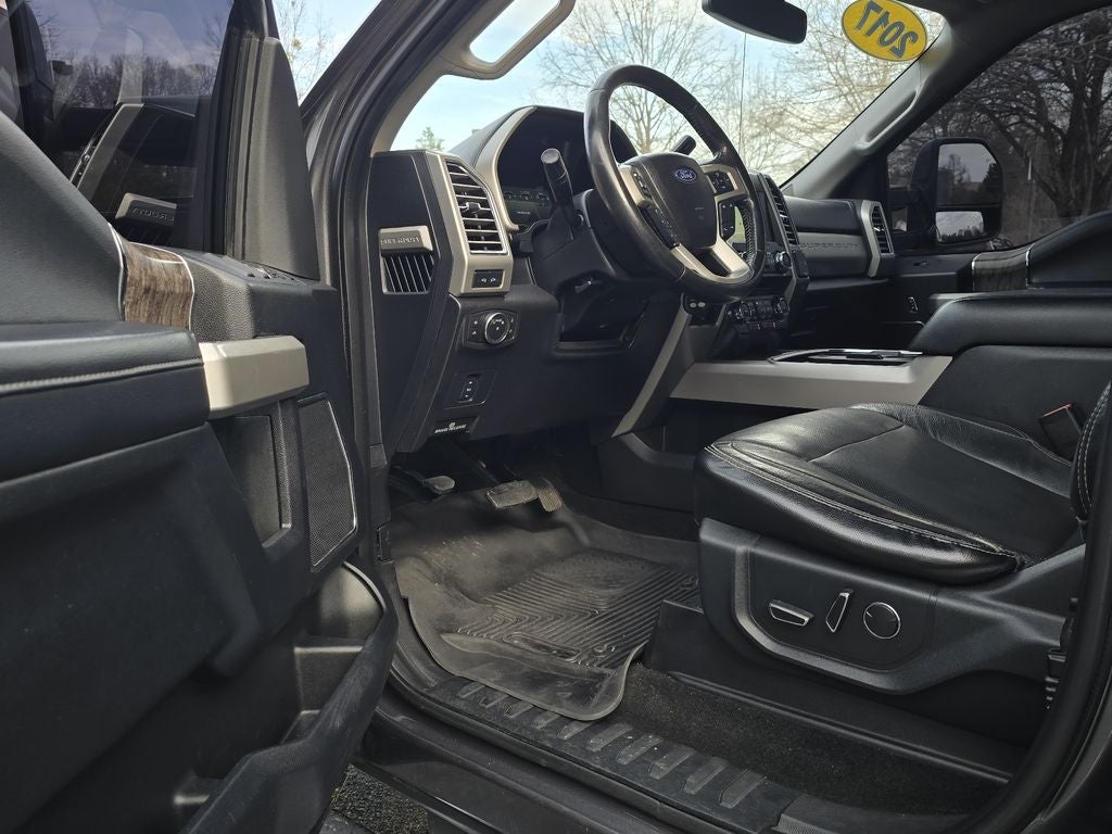 2017 Ford Super Duty F-350 SRW Lariat