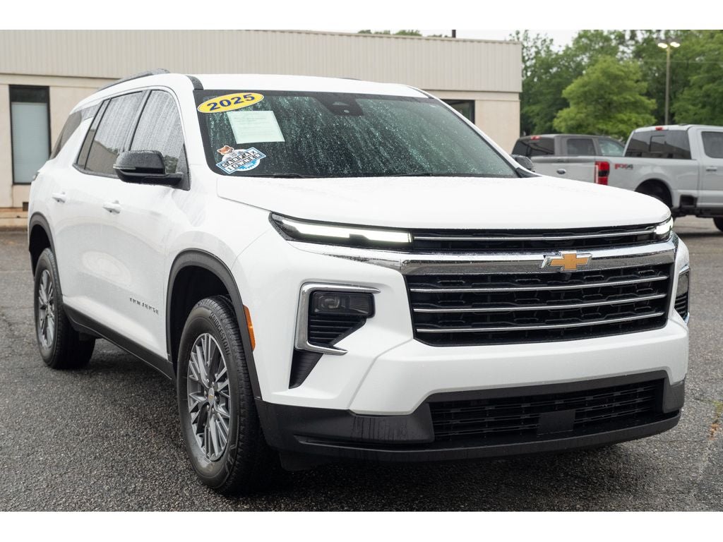 2025 Chevrolet Traverse LT