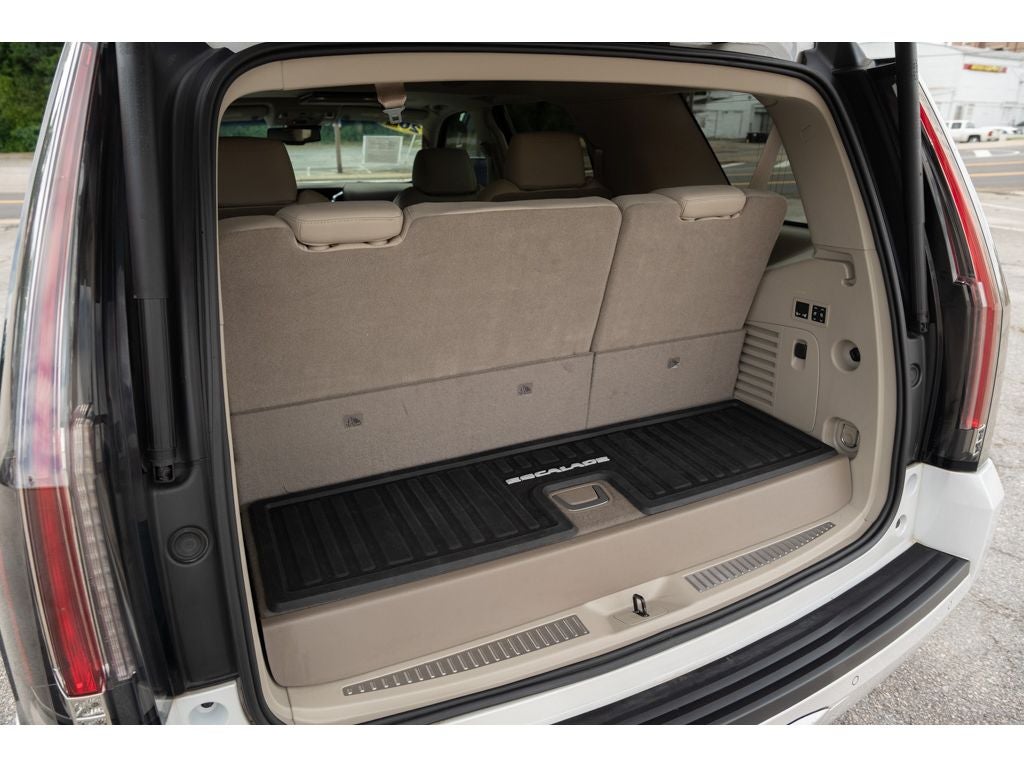 2016 Cadillac Escalade Luxury Collection