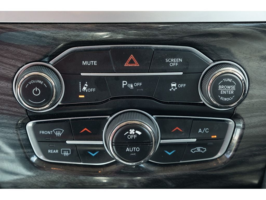 2022 Chrysler 300 Touring L