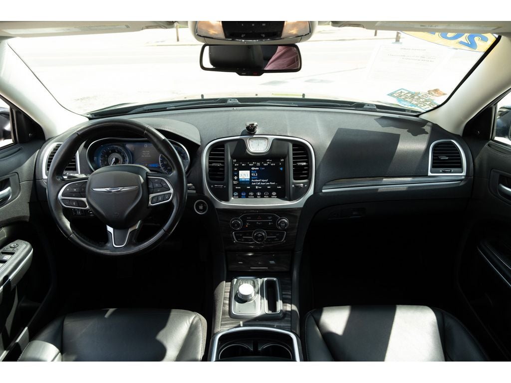 2022 Chrysler 300 Touring L