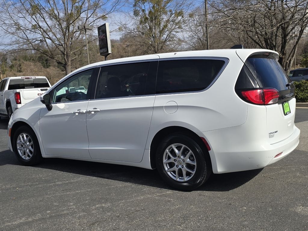 2023 Chrysler Voyager LX