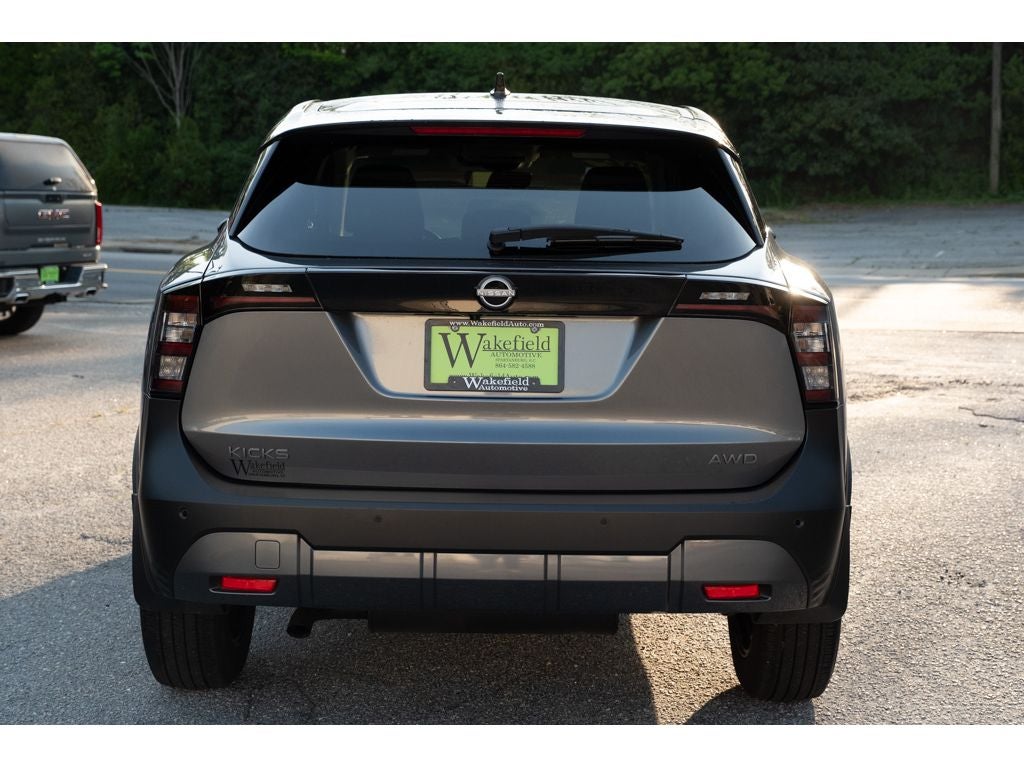 2025 Nissan Kicks SV