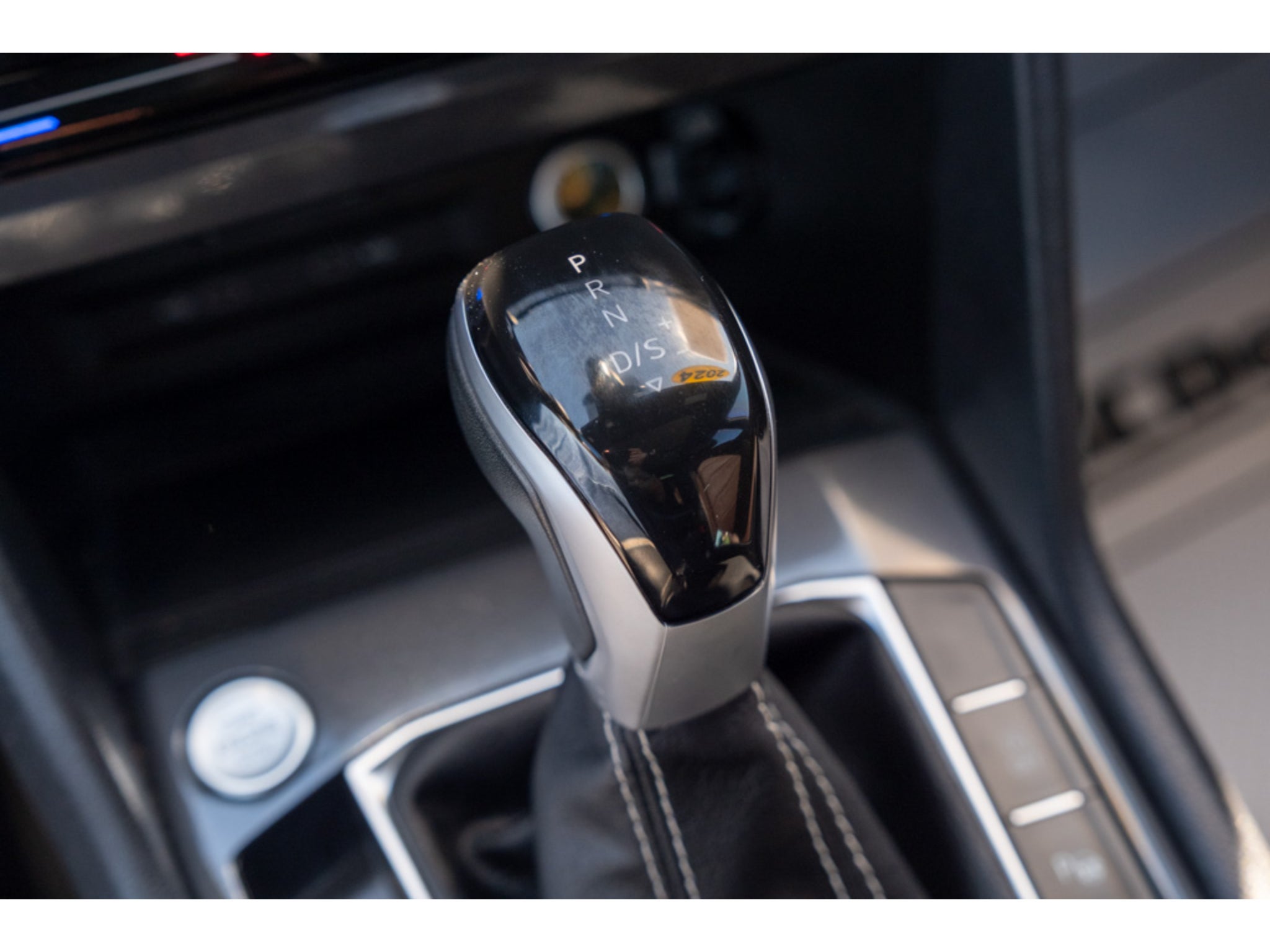 2024 Volkswagen Tiguan SEL R-Line
