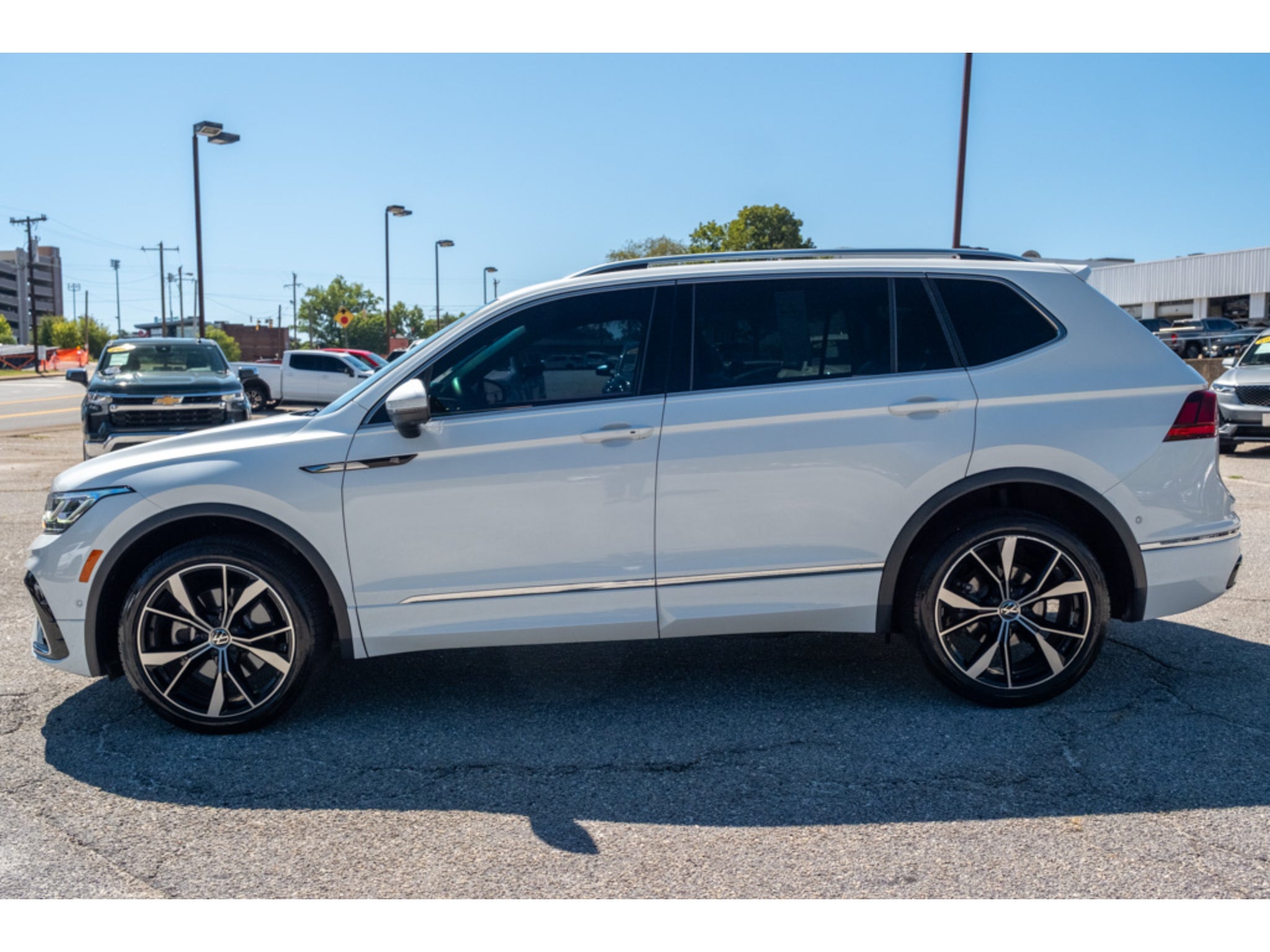 2024 Volkswagen Tiguan SEL R-Line