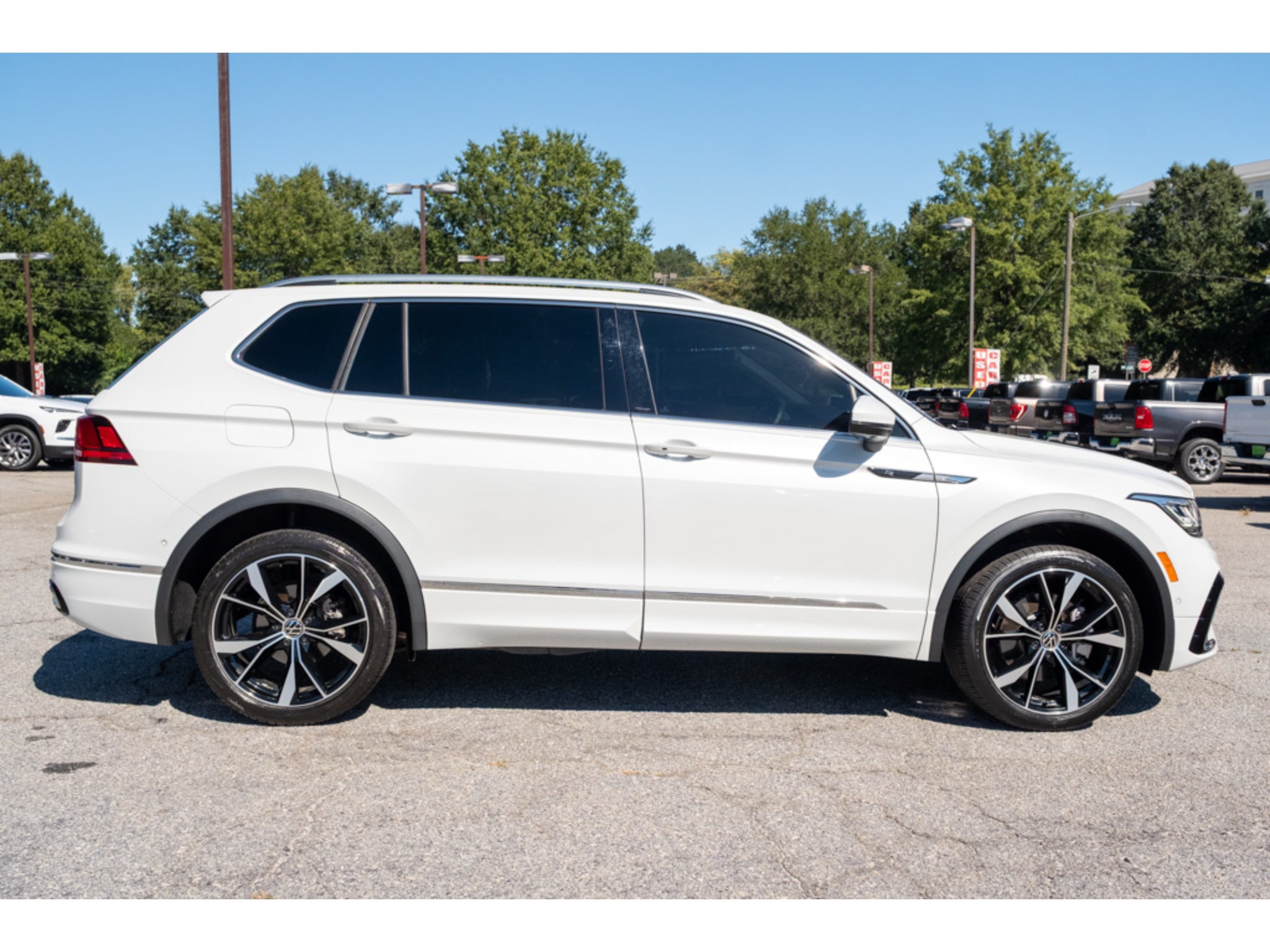 2024 Volkswagen Tiguan SEL R-Line
