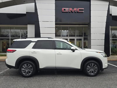 2025 Nissan Pathfinder SV