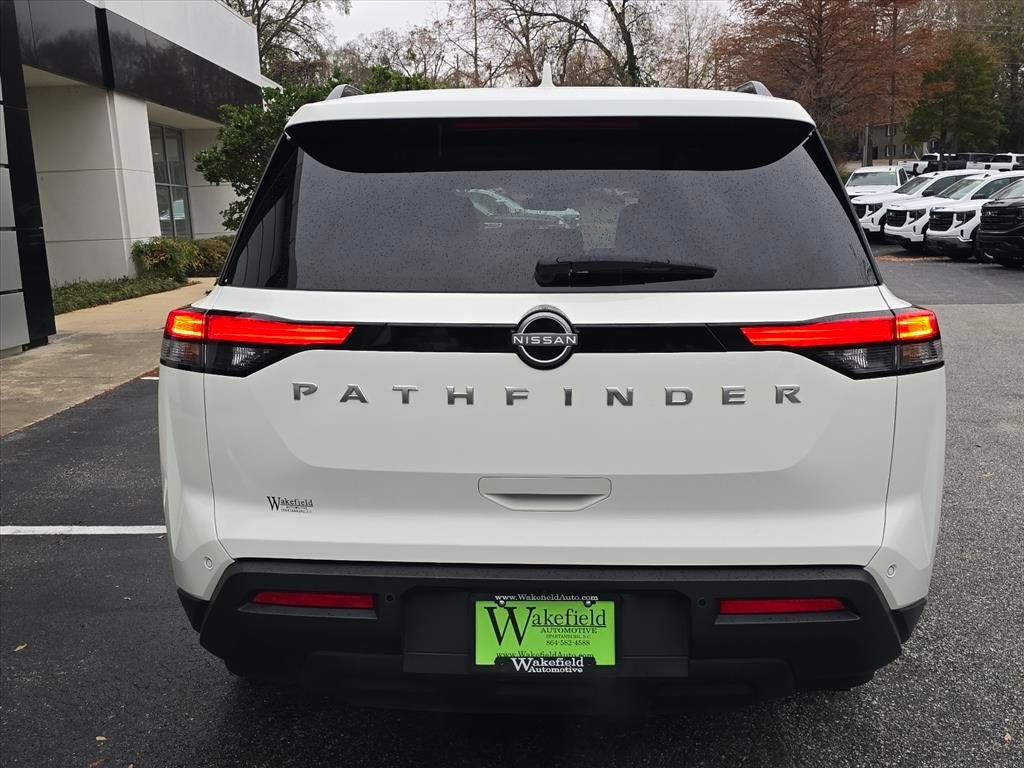 2025 Nissan Pathfinder SV