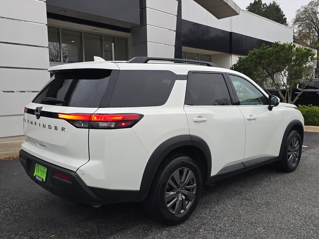 2025 Nissan Pathfinder SV