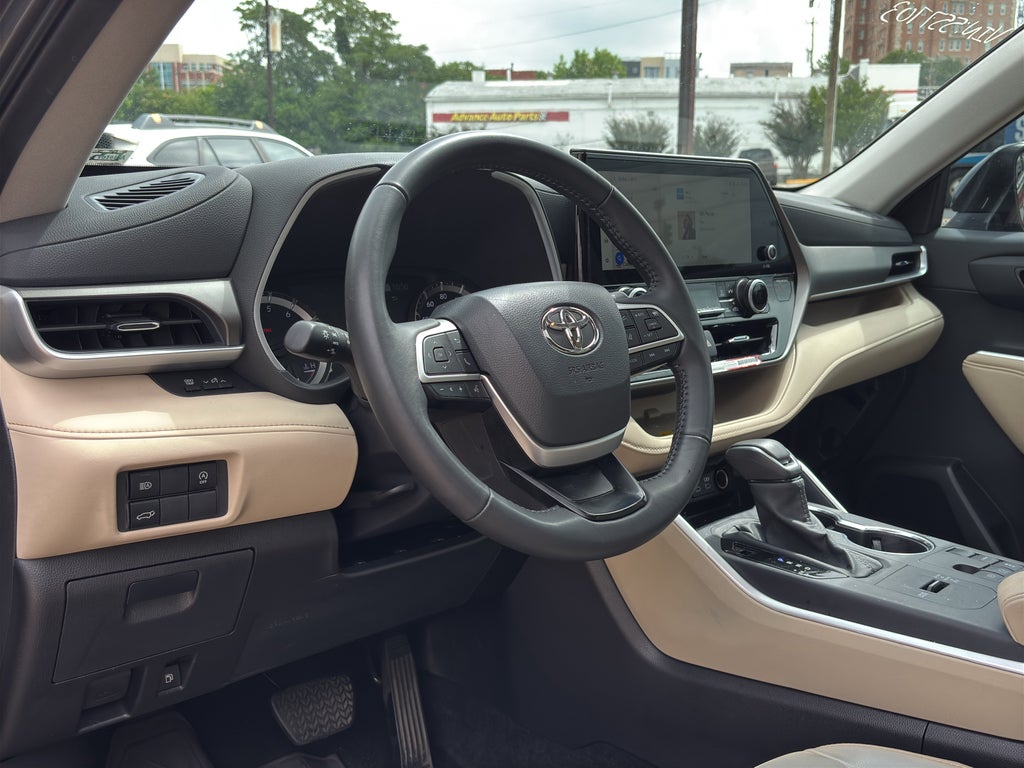 2025 Toyota Highlander LE