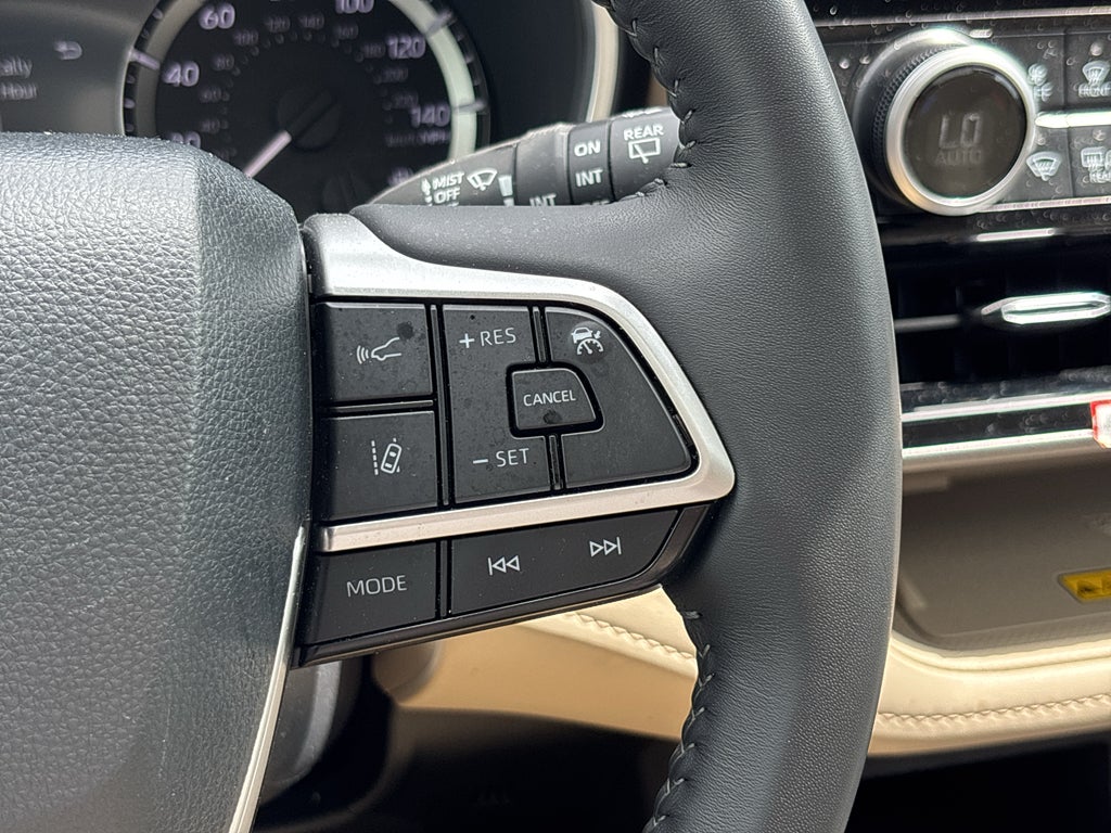 2025 Toyota Highlander LE