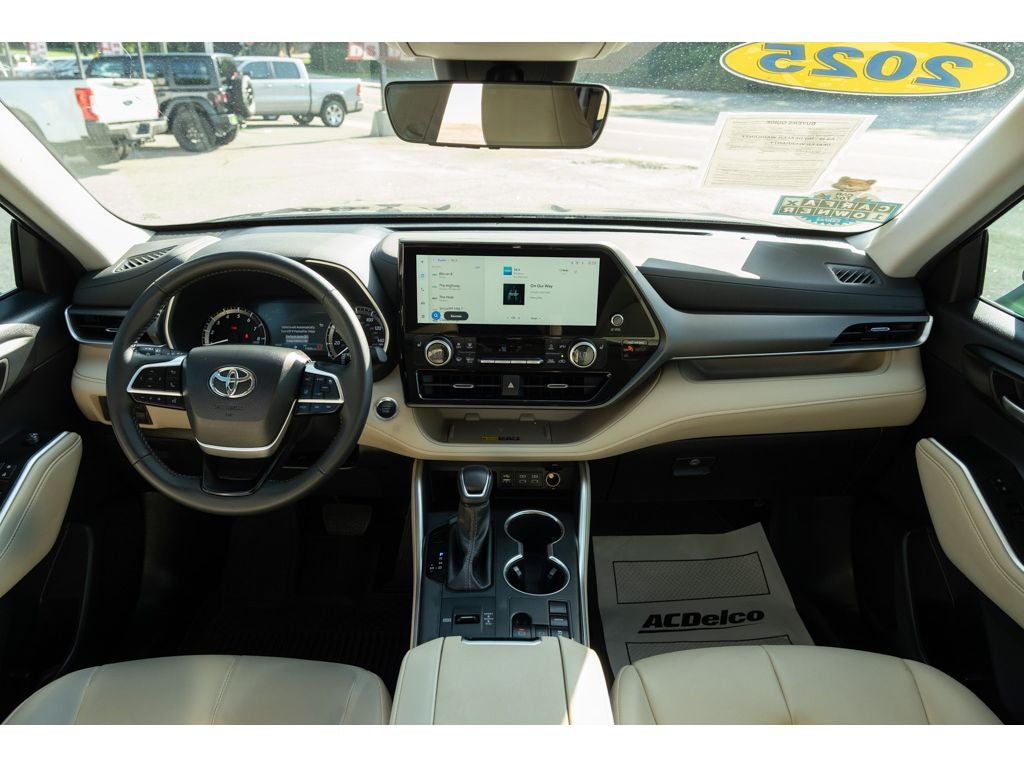 2025 Toyota Highlander XLE