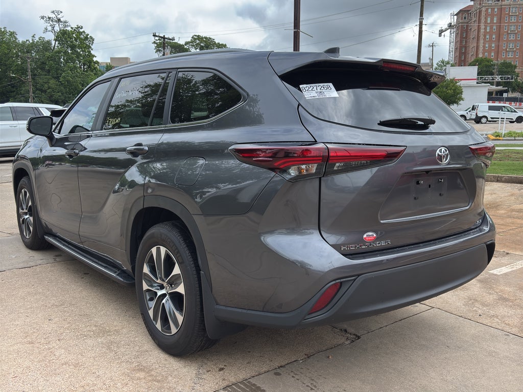 2025 Toyota Highlander LE