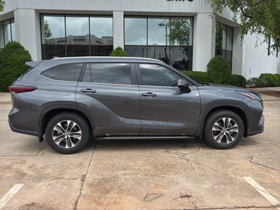 2025 Toyota Highlander LE
