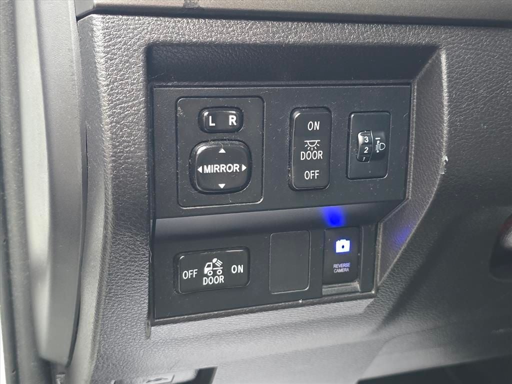 2014 Toyota Tundra 4WD Truck SR5