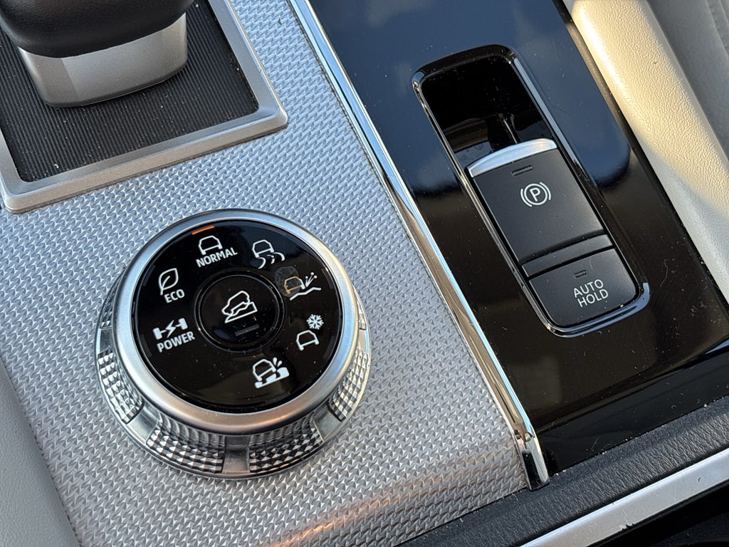 2024 Mitsubishi Outlander Plug-In Hybrid SEL