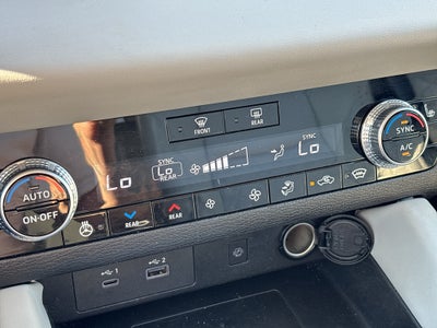 2024 Mitsubishi Outlander Plug-In Hybrid SEL