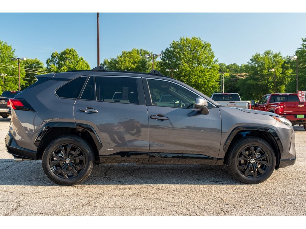 2022 Toyota RAV4 Hybrid SE