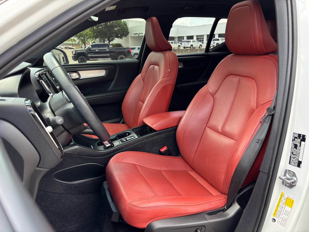 2019 Volvo XC40 Momentum